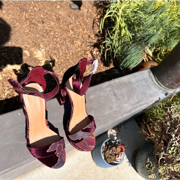 High Heels - Picture 3 of 4